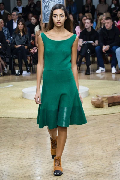 Look 32